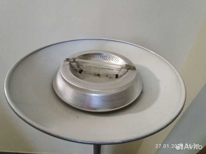 Напольная Лампа. Возможно из икеа. Металл