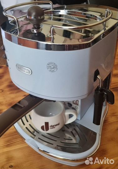 Кофеварка рожковая Delonghi