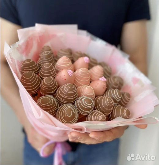 Клубника в шоколаде в букетах, в подарочных боксах