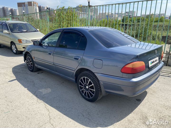 Toyota Avensis 2.0 МТ, 2001, 400 000 км