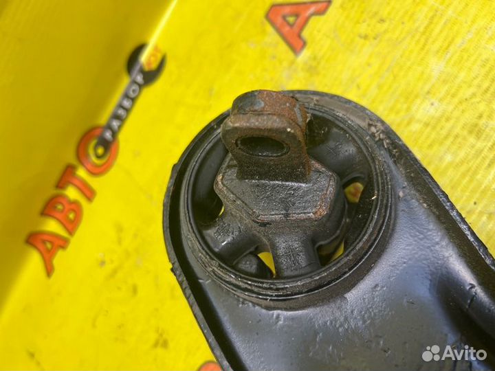 Кулак задний левый Kia Sportage SL G4KD 2013