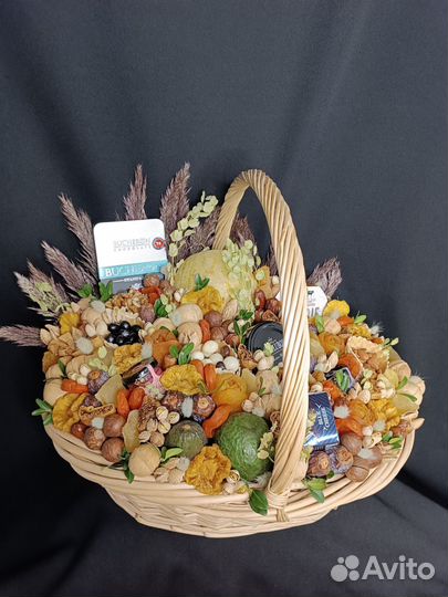 Подарочный ящик бокс с сухофруктами