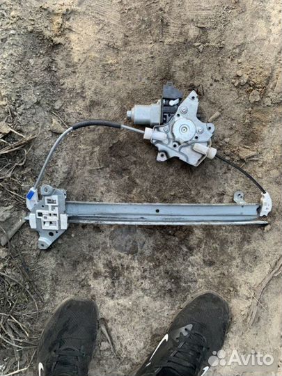 Стеклоподъёмник передний правый Nissan Juke