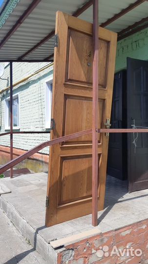 Дверь входная деревянная с коробкой