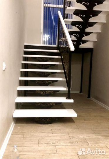 Прямая лестница на металлокаркасе