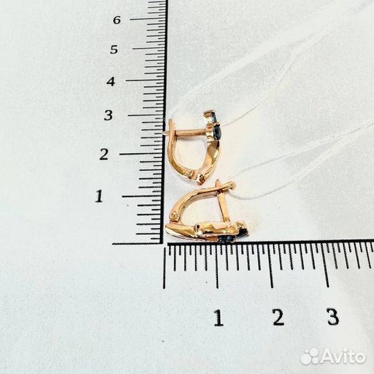 Золотые серьги с камнем