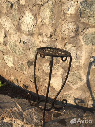 Кованые подставки под цветы