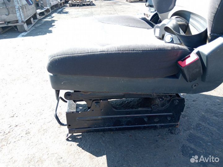 Сиденье пассажирское правое Renault