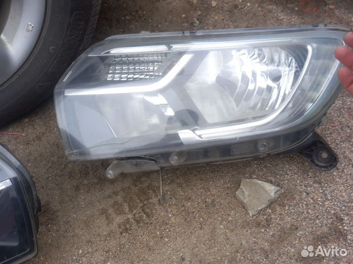 Фара левая