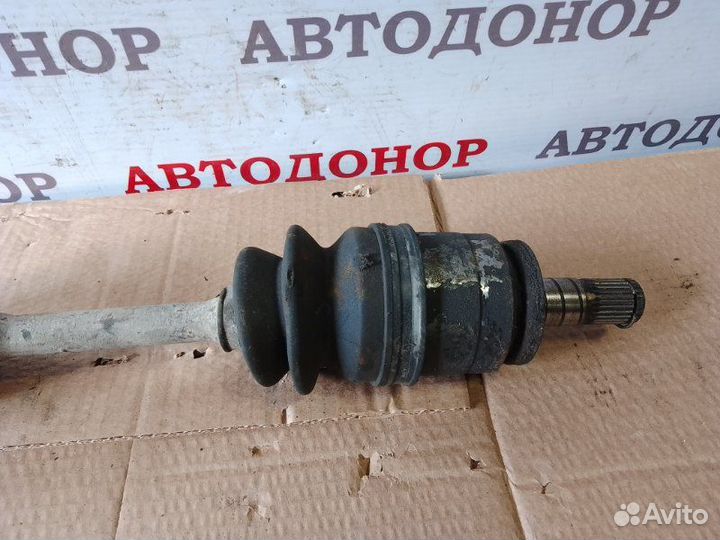 Полуось привод передний левый Nissan Sunny 2.0D