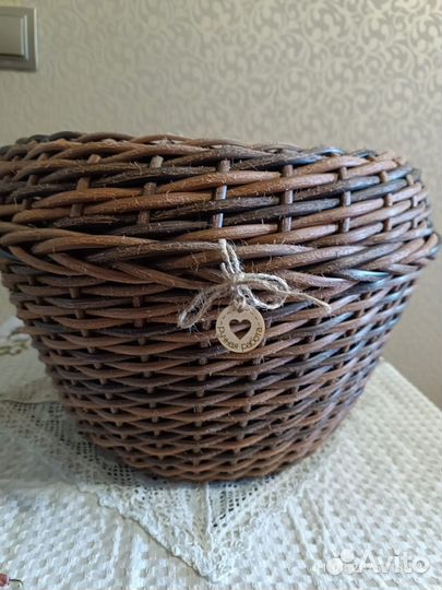 Кашпо из искусственного ротанга