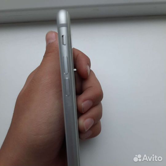 Телефон iPhone 8 64 gb