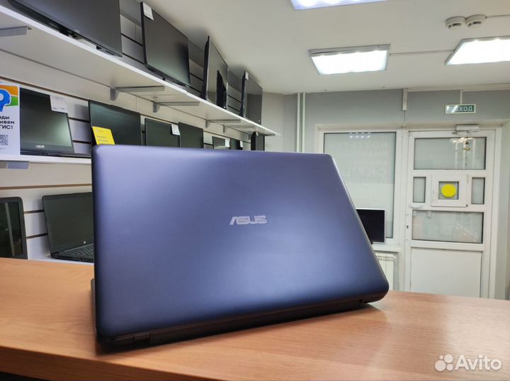 Быстрый 17 дюймов Asus 4 ядра/8 озу/SSD/новый АКБ