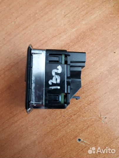 Кнопка стеклоподьемника Мерседес W204 212