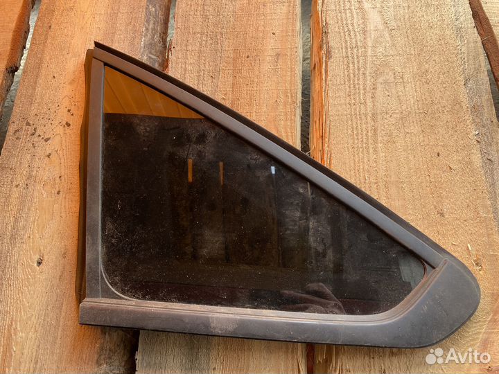 Стекло кузовное глухое Renault Arkana 1.6 H4M