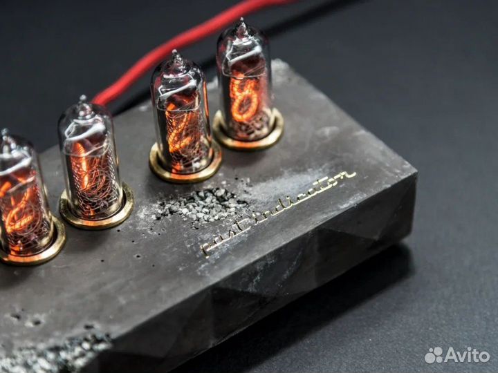 Ламповые часы Сатурн-Б черная эрозия