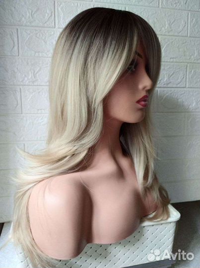 Парик каскад с удлиненной челкой Блонд Омбре
