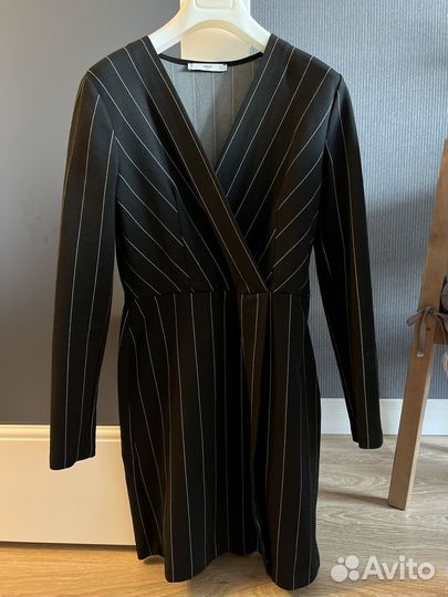 Офисное платье mango