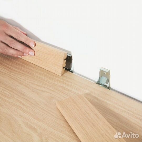 Крепеж для плинтуса Quick-Step 7-8 мм