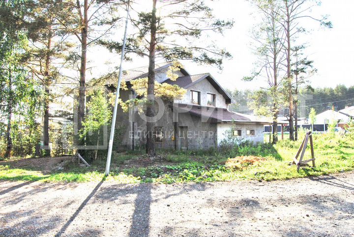 Коттедж 320 м² на участке 12 сот.