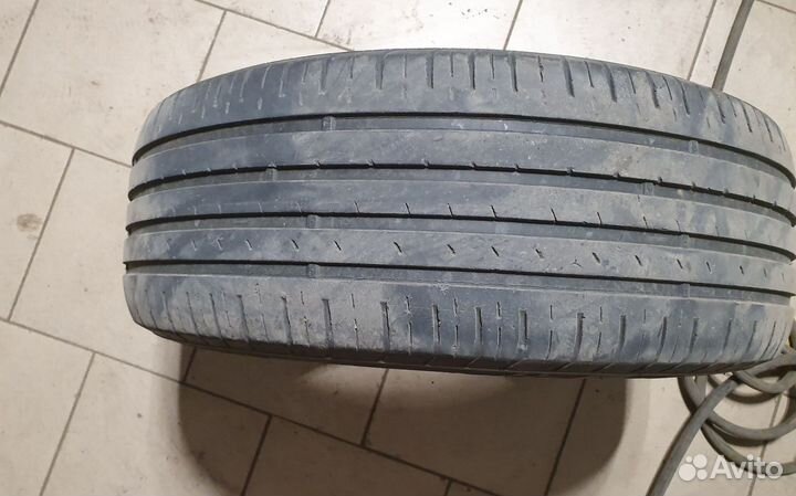 Kumho Ecsta HS51 215/60 R16 95V