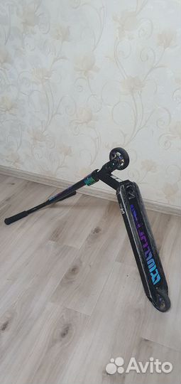 Трюковой самокат Reaction