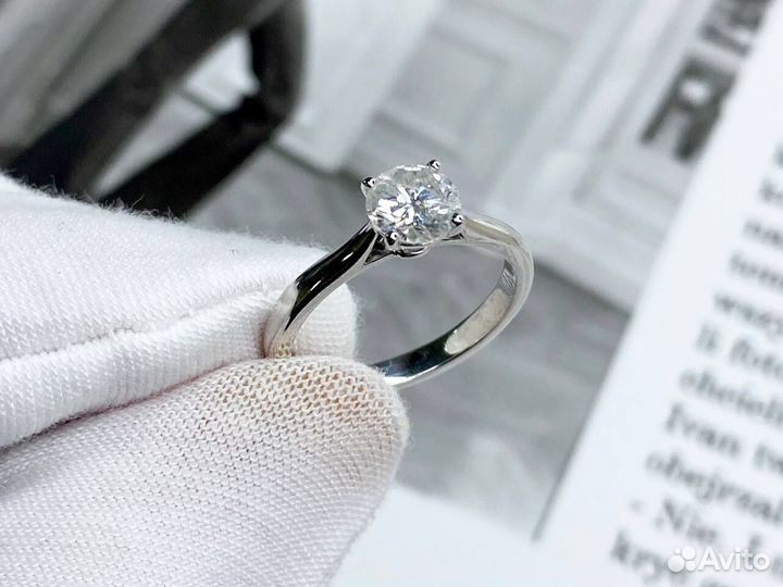 Золотое кольцо с бриллиантом 585 пробы 0,83 ct