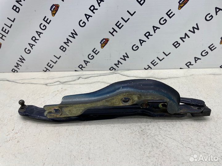 Петля крышки багажника правая Bmw E38