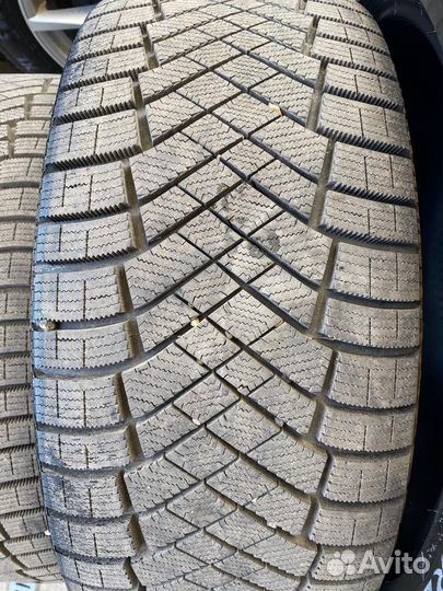 Pirelli Ice Zero FR 255/45 R20