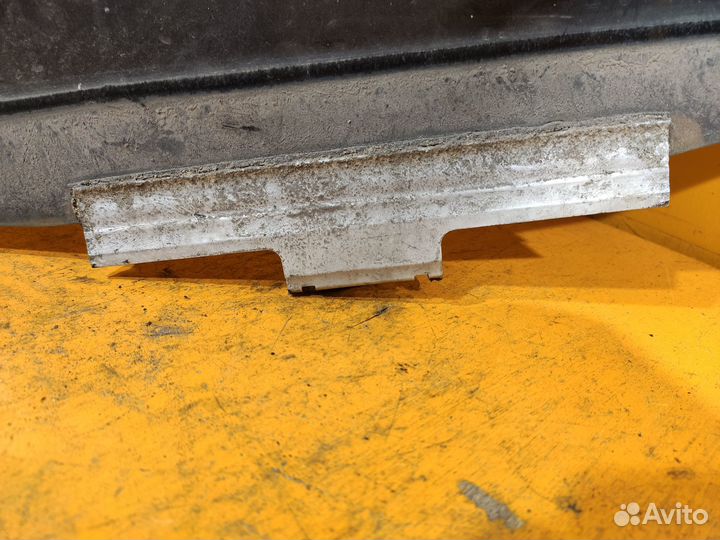 Стекло заднее левое на Mercedes-Benz W124