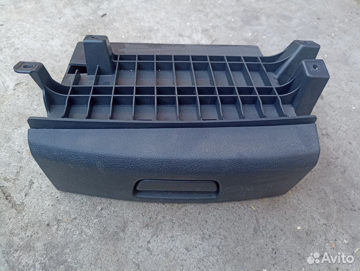 Бардачок сиденья передний правый Skoda Octavia A7