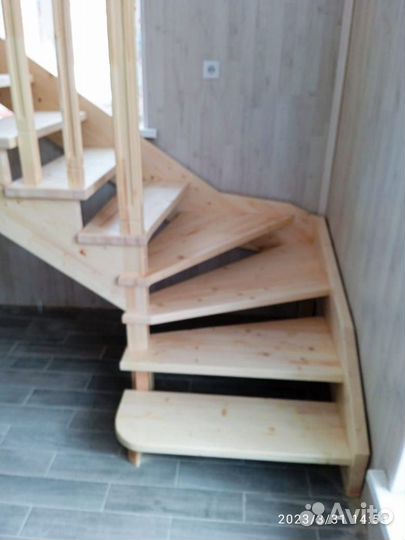 Лестница из дерева в дом