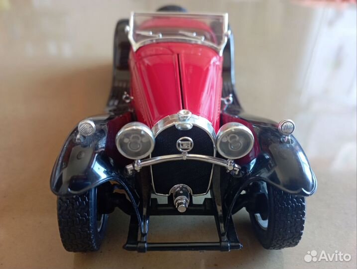 Модель машины Bugatti 1932г Type 55 1/24 Bburago