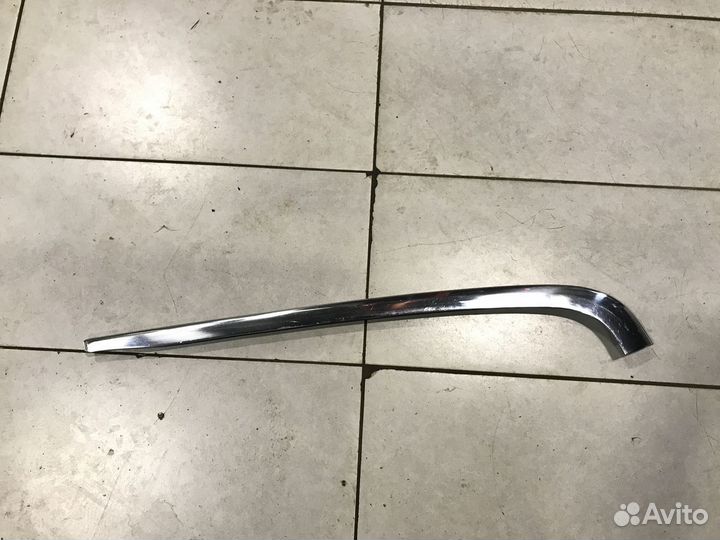 Правый молдинг хром заднего бампера W210