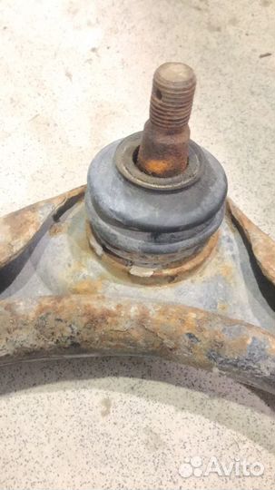 Рычаг передний верхний левый Toyota Land Cruiser