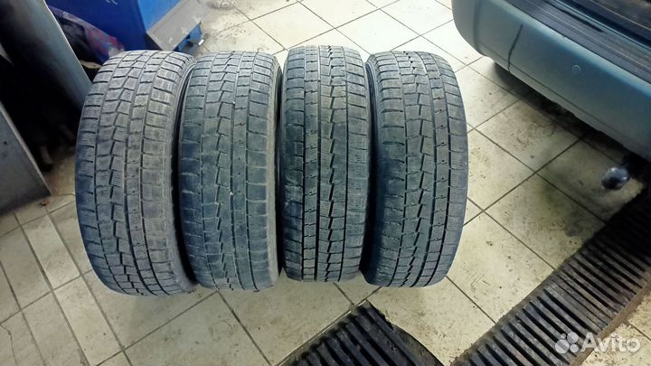 Dunlop Winter Maxx WM01 215/65 R16