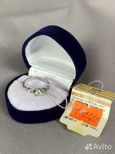 Кольцо с большим бриллиантом. Новое