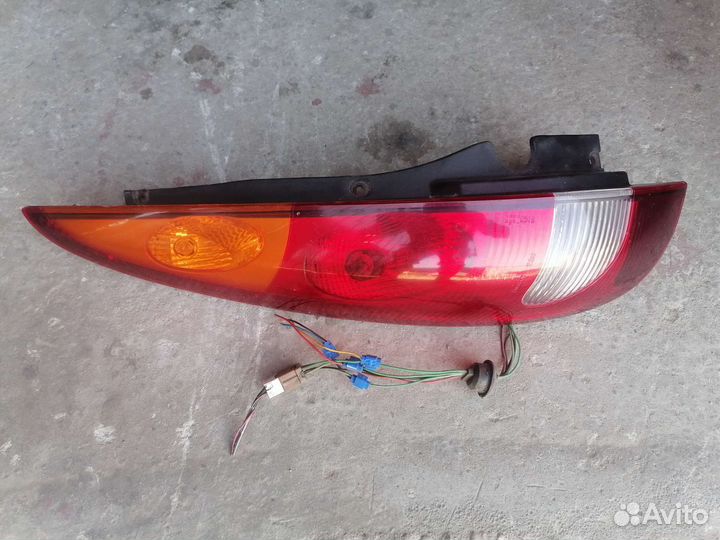 Фонарь задний Ниссан Альмера Тино