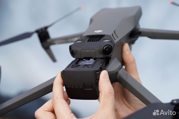 Квадрокоптер DJI Mavic 3 Classic RC новый
