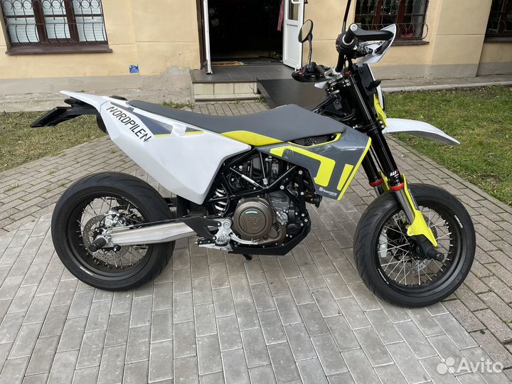 Husqvarna 701 supermoto