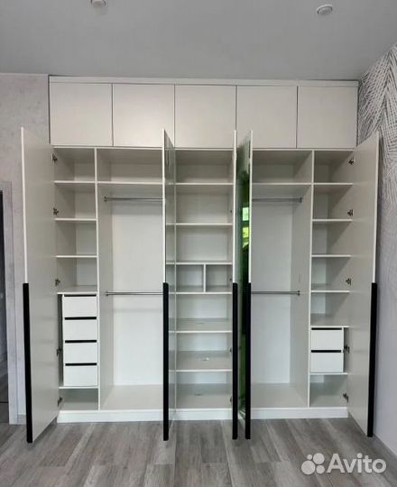 Шкаф распашной с полками