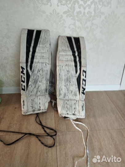 Щитки хоккейного вратаря