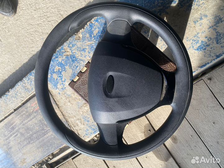 Продам 2 руля от приоры 2 и под ваз 2114