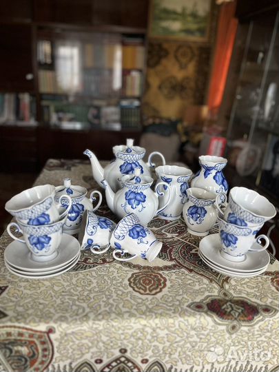 Чайный сервиз с рисунком Гжель