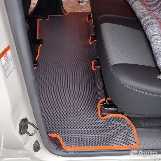 EVA коврики на Toyota Sienta с высокими бортами