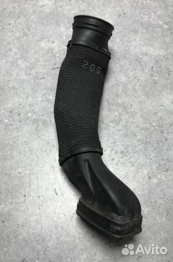 Патрубок воздушного фильтра передний левый