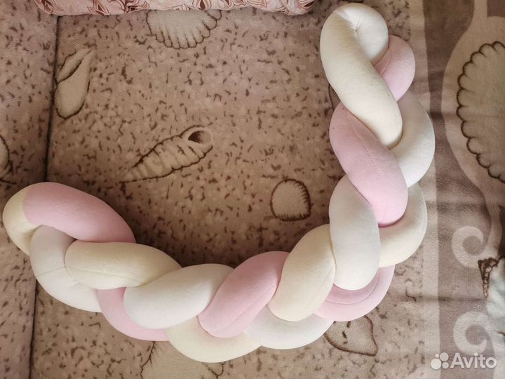 Бортик косичка в детскую кроватку