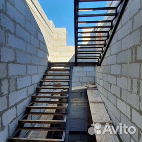 Металлокаркас лестницы с площадкой