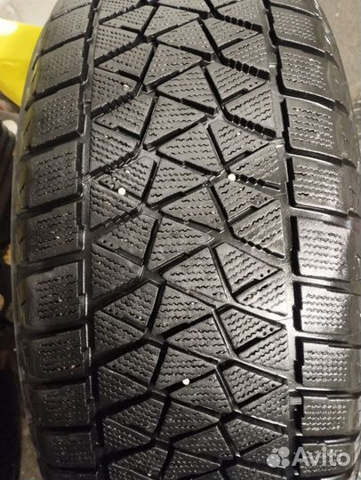 Bridgestone Blizzak DM-V2 255/55 R19 111T