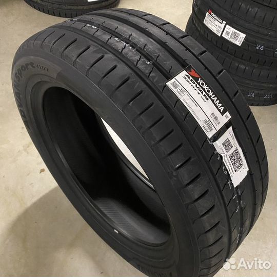 Yokohama Advan Sport V107 245/45 R19 102